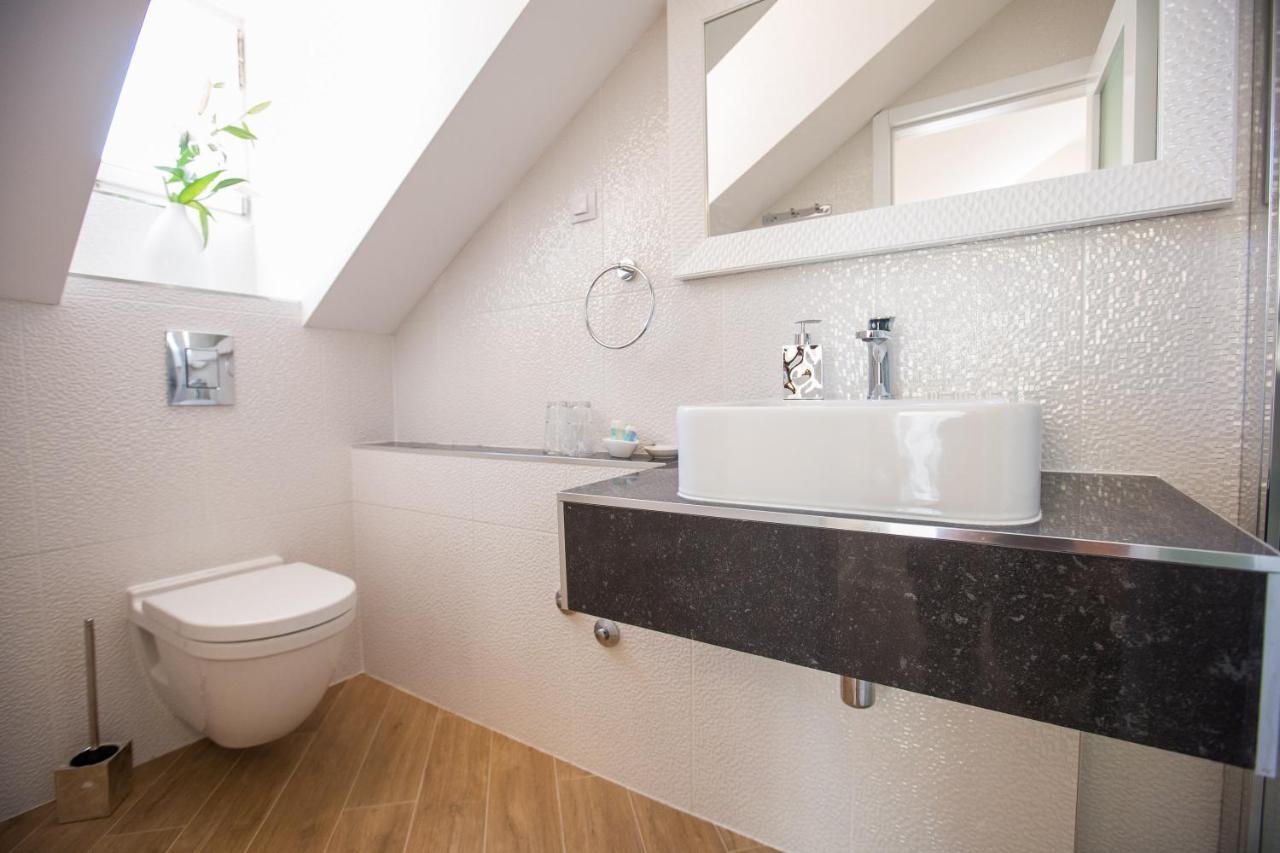 Vendégház Flores With Balcony 4*